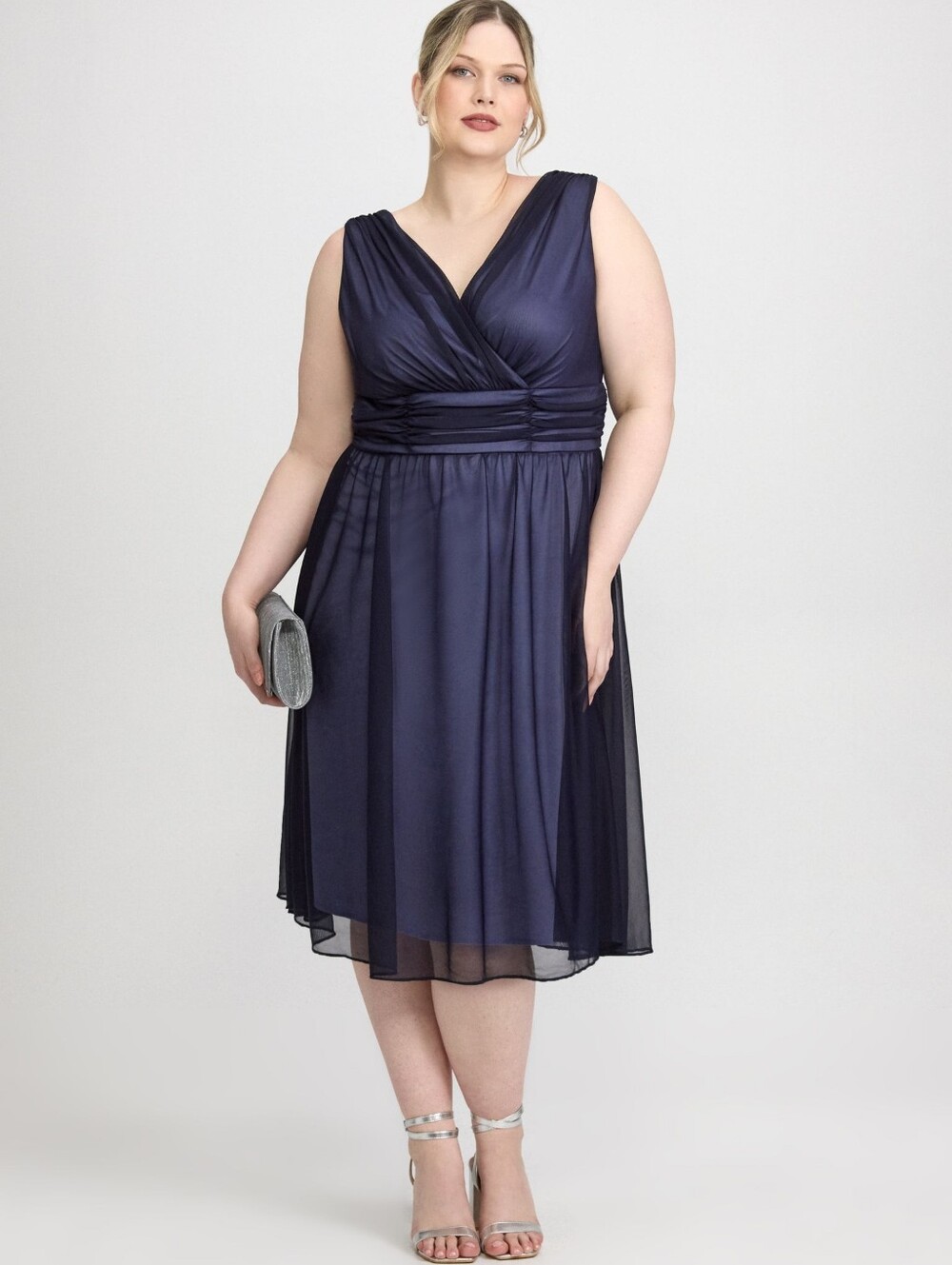 Laura Wedding Guest V-Neck Sleeveless Dress.NWT. Size 24
